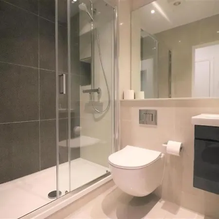 Apartment 30 Minutes To Central London Uxbridge Exterior photo