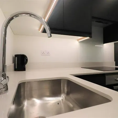 Apartment 30 Minutes To Central London Uxbridge Exterior photo